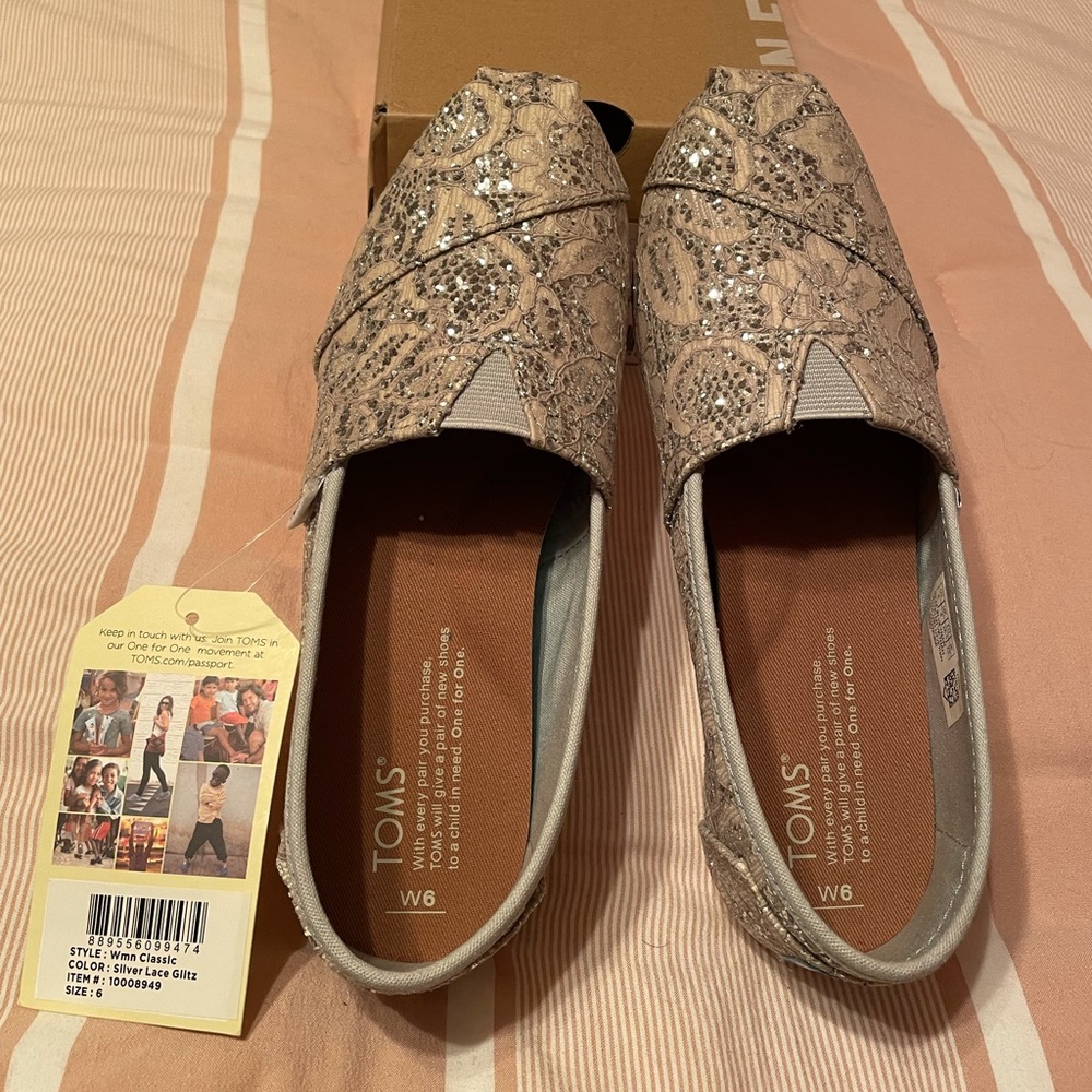 NEW Classic silver lace glitz TOMS